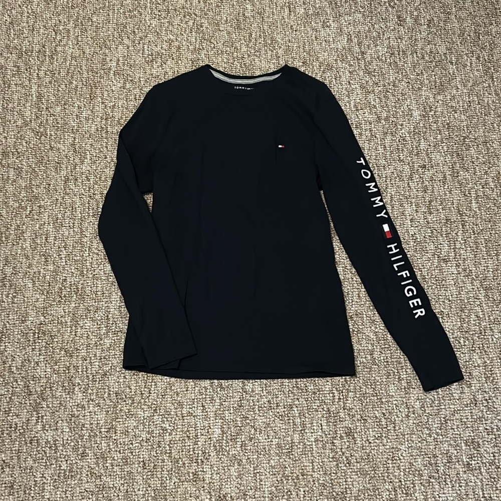 NWOT Navy Blue Men’s Tommy Hilfiger Long Sleeve